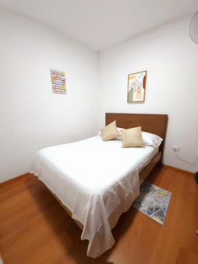 Bari Habitación con baño privado, zona de trabajo y TV